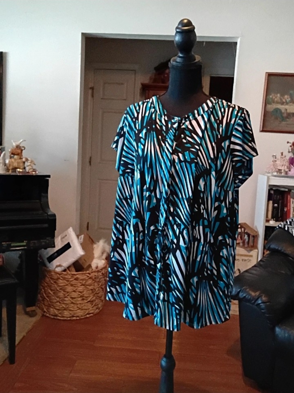 Dana Buchman Blue & Black Abstract Short Sleeve Tunic